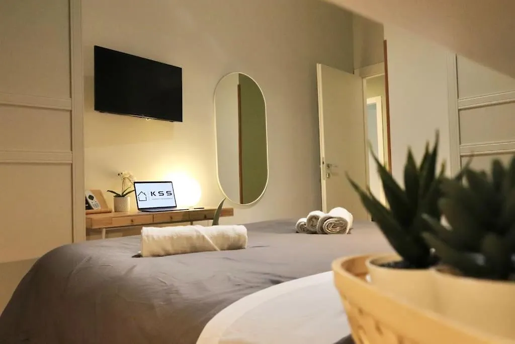 -Roma-Design Apartament Close To Centre Apartment Italy